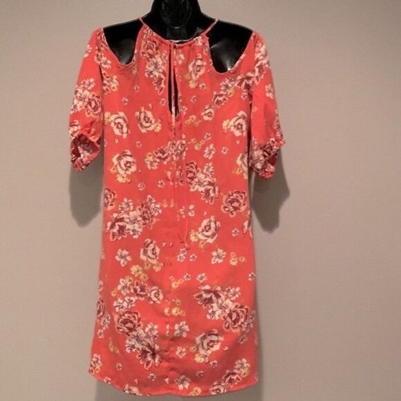 bebop Floral Dressy Cold Shoulder Top - Picture 4 of 5